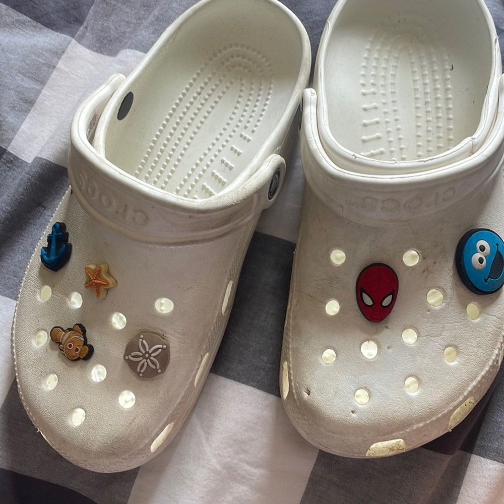White crocs with jibbitz